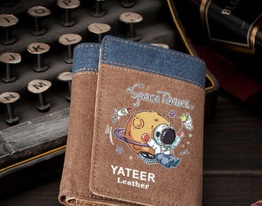 Τρέχον ανδρικό πορτοφόλι με επιγραφή και εφαρμογή