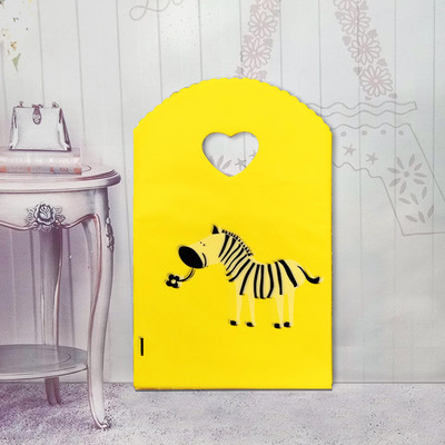 50 τμχ/παρτίδα Διάφορα μοτίβα κοσμήματα Πλαστική τσάντα σε σχήμα καρδιάς Οβάλ λαβές Μίνι τσάντα συσκευασίας δώρου Κατάστημα μικρές τσάντες αγορών