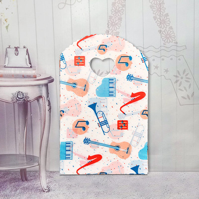 50 τμχ/παρτίδα Διάφορα μοτίβα κοσμήματα Πλαστική τσάντα σε σχήμα καρδιάς Οβάλ λαβές Μίνι τσάντα συσκευασίας δώρου Κατάστημα μικρές τσάντες αγορών