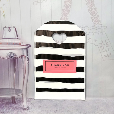 50 τμχ/παρτίδα Διάφορα μοτίβα κοσμήματα Πλαστική τσάντα σε σχήμα καρδιάς Οβάλ λαβές Μίνι τσάντα συσκευασίας δώρου Κατάστημα μικρές τσάντες αγορών