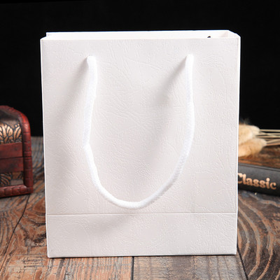 Μικρή χάρτινη τσάντα δώρου Τσάντες δώρου Kraft Mini φορητές τσάντες δώρου Τσάντες περιτυλίγματος για δώρο Μαύρη λευκή χάρτινη τσάντα Kraft