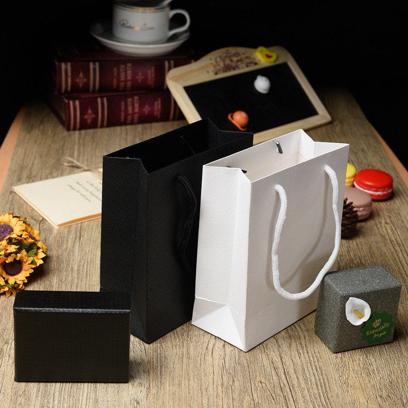 Μικρή χάρτινη τσάντα δώρου Τσάντες δώρου Kraft Mini φορητές τσάντες δώρου Τσάντες περιτυλίγματος για δώρο Μαύρη λευκή χάρτινη τσάντα Kraft