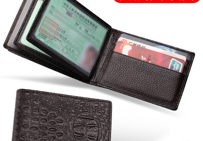 Un nou model de portofel pentru bărbați cu compartiment pentru documente și bancnote