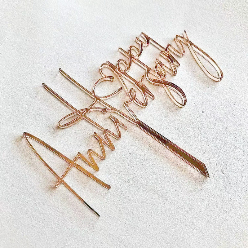 Uus palju õnne sünnipäevaks tordipealne Kuldne südamekujuline akrüülist pulmatordipealsed sõbrapäevapeokingiks magustoidukaunistus