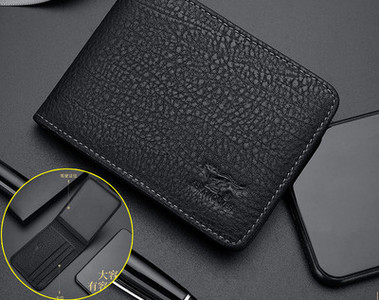 Muški moderni novčanik sa natpisom i metalnim elementom