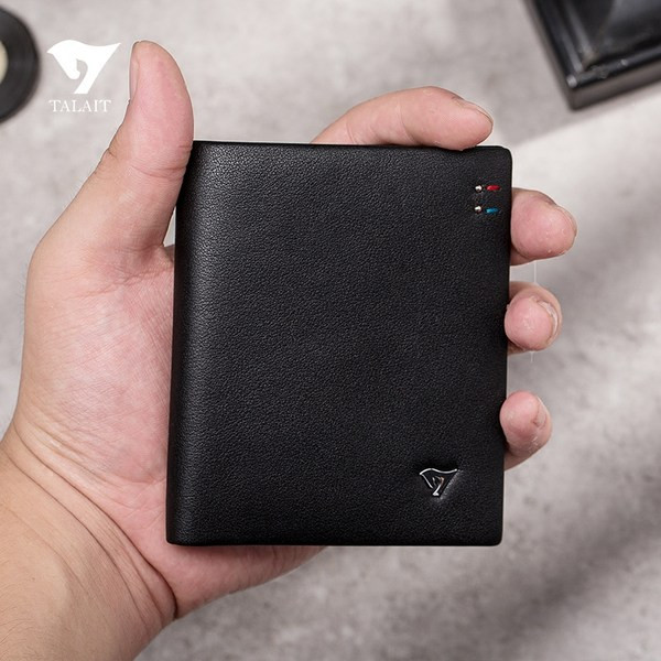 Meeste rahakott lahtriga rahatähtede ja kaartide jaoks