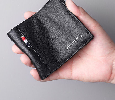 Ανδρικό πορτοφόλι από οικολογικό δέρμα, πολλά μοντέλα με επιγραφή και μεταλλικό στοιχείο