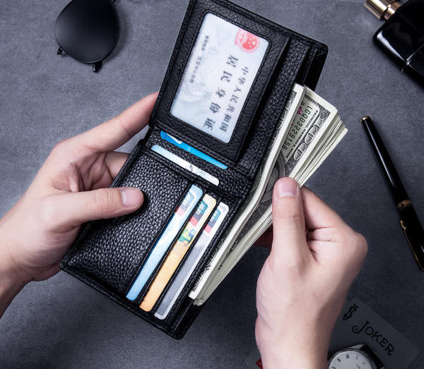 Juhuslik ökonahast rahakott krediitkaartide ja arvete hoidmiseks