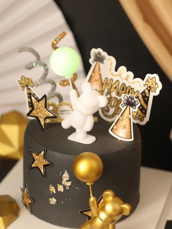 Must kuld 2022 aastavahetus koogi küpsetamine Dekoratsiooniõhupall Karu Interneti-kuulsus Uusaastapidu koogiääre kaunistus