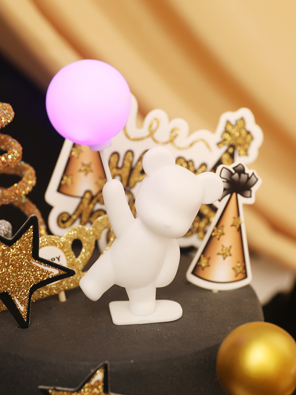 Must kuld 2022 aastavahetus koogi küpsetamine Dekoratsiooniõhupall Karu Interneti-kuulsus Uusaastapidu koogiääre kaunistus