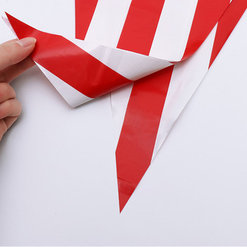 The Carnival themed Party Pennant Banner Πλαστικό Κόκκινο Λευκό Ριγέ Τρίγωνο Κούτσωμα με σημαία γιρλάντα για διακόσμηση πάρτι γενεθλίων στο τσίρκο