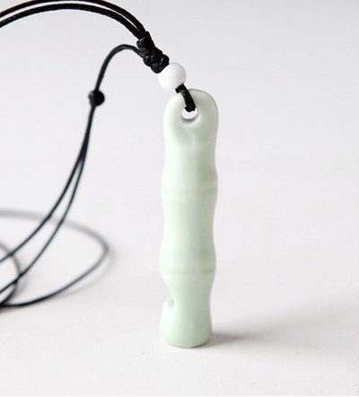 Mažas švilpukas rankomis