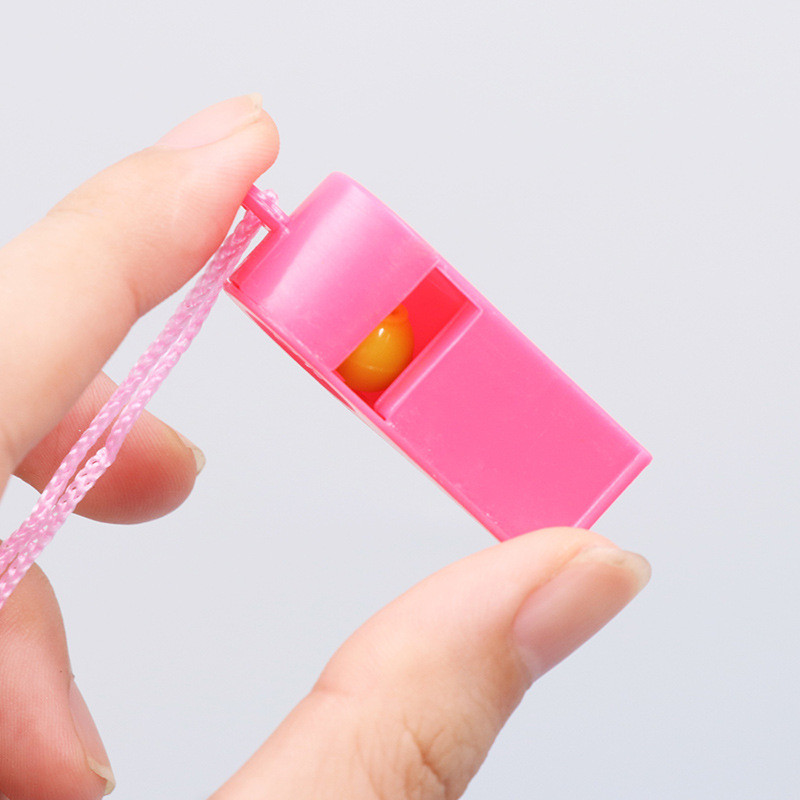 10 gab/iepakojumā bērnu rotaļlietu trompete sporta preces krāsainas plastmasas svilpes balsta sacensību tiesneša svilpe ārā, lai saņemtu palīdzību