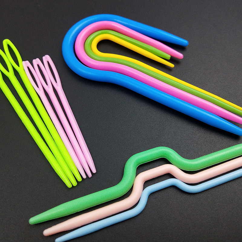 Nauji plastikiniai lenkti nerti U formos didelių akių adatų kabliukai susukami audimo virbalai „pasidaryk pats“ megztinio šaliko siuvimo įrankiai