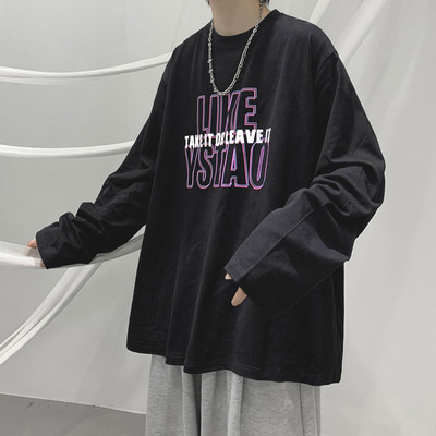 Ikdienas vīriešu blūze ar uzrakstiem — plats raksts