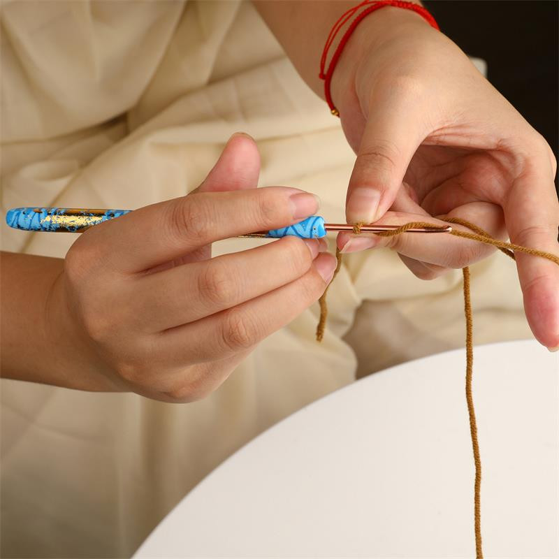 8-10 vnt spalvinga minkšta plastikinė rankena aliuminio oksido nėrimo kabliukai mezgimo adatų rinkinys nėrimo pynimui siuvimo adatų įrankis