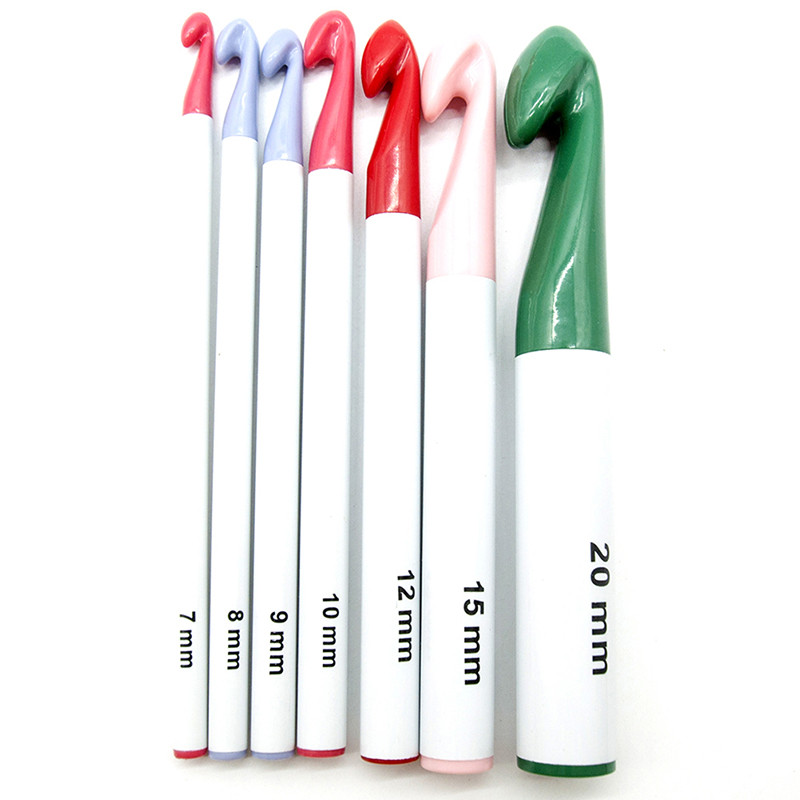 6/7 tk Mitmes suuruses Plastikust heegelnõel Heegelnõel Kudumisvardad Paks villane koe lõng Käsitöö kudumistööriist DIY käsitöö