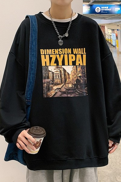 Plaša modeļa vīriešu blūze ar ovālu kakla izgriezumu un krāsainu apdruku