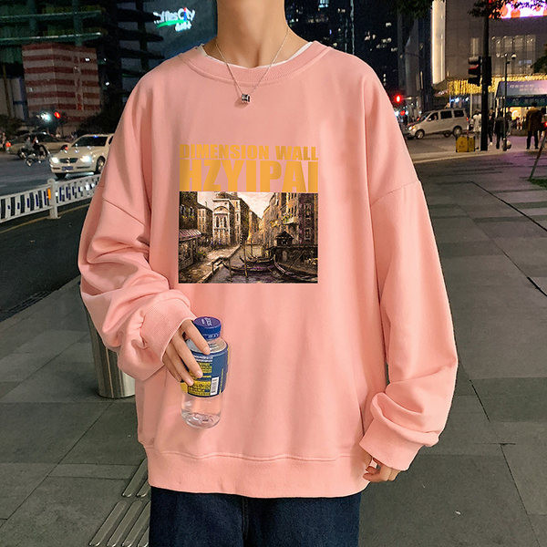 Plaša modeļa vīriešu blūze ar ovālu kakla izgriezumu un krāsainu apdruku