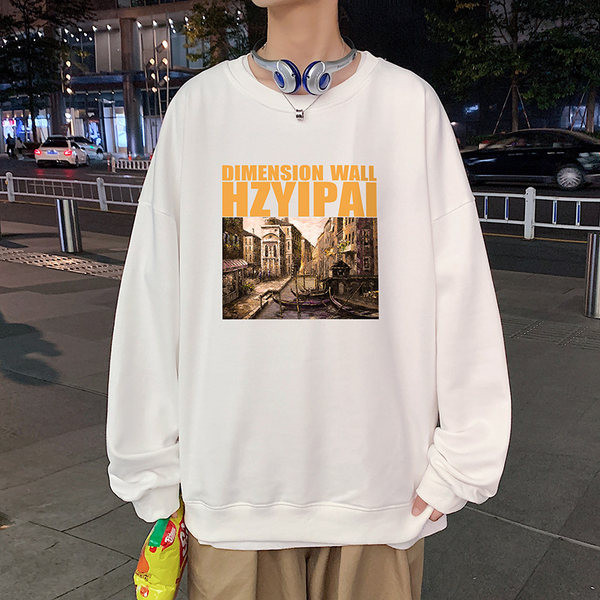 Plaša modeļa vīriešu blūze ar ovālu kakla izgriezumu un krāsainu apdruku