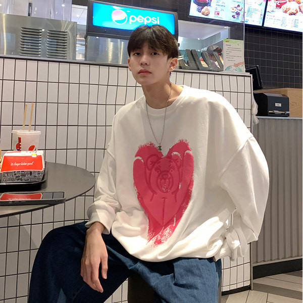 Moderna muška bluza s printom medvjeda i ovalnim dekolteom