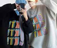 Tasuta mustriga värvilise kirjaga meeste pluus