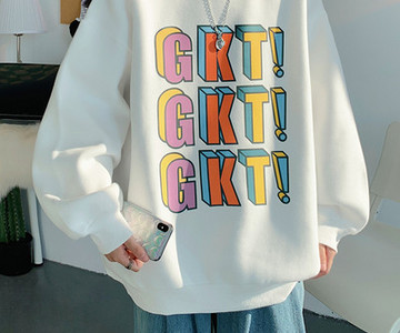 Tasuta mustriga värvilise kirjaga meeste pluus