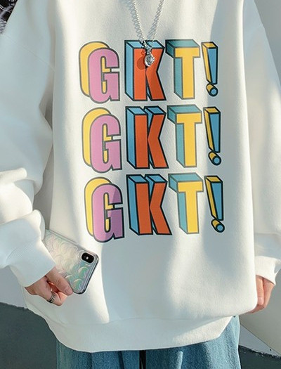 Tasuta mustriga värvilise kirjaga meeste pluus