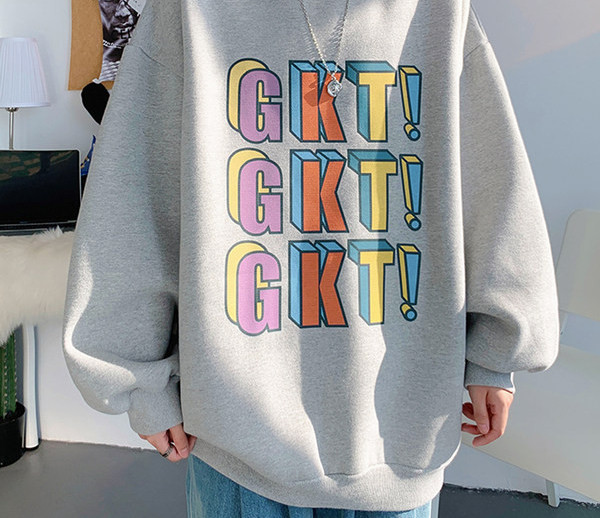 Tasuta mustriga värvilise kirjaga meeste pluus