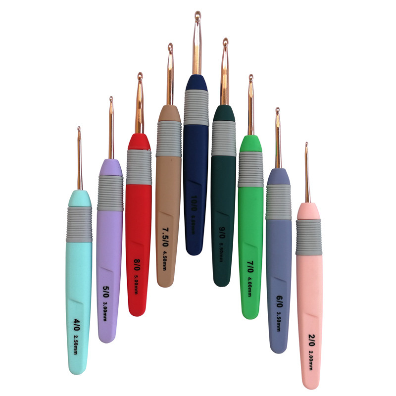 QZLKNIT 9tk/komplekt Kotiga 2,0mm-6,0mm Kommivärvi alumiiniumist heegeldatud plastikust käepidemega DIY kudumisvardad õmblustööriistad