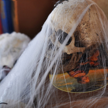 Изкуствена паяжина Хелоуин Страшна парти Сцена Реквизит Бяла еластична паяжина Покривна завеса на тавана Порта Декор на къща с духове