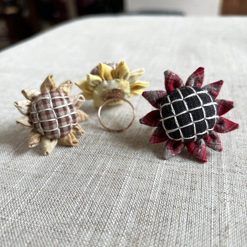 1 tk õmblusnõelanõela padi Manuaalne nõela sisestusrõngas näputöö meisterdamiseks Materjalipakk tööriista nõelahoidja õmblustarvikud