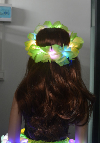 1 бр. Жени Момиче LED Хавайски Хавайски лей лента за глава Glow Light up Flower Crown Wreath Birthday Wedding Party Festival Christmas