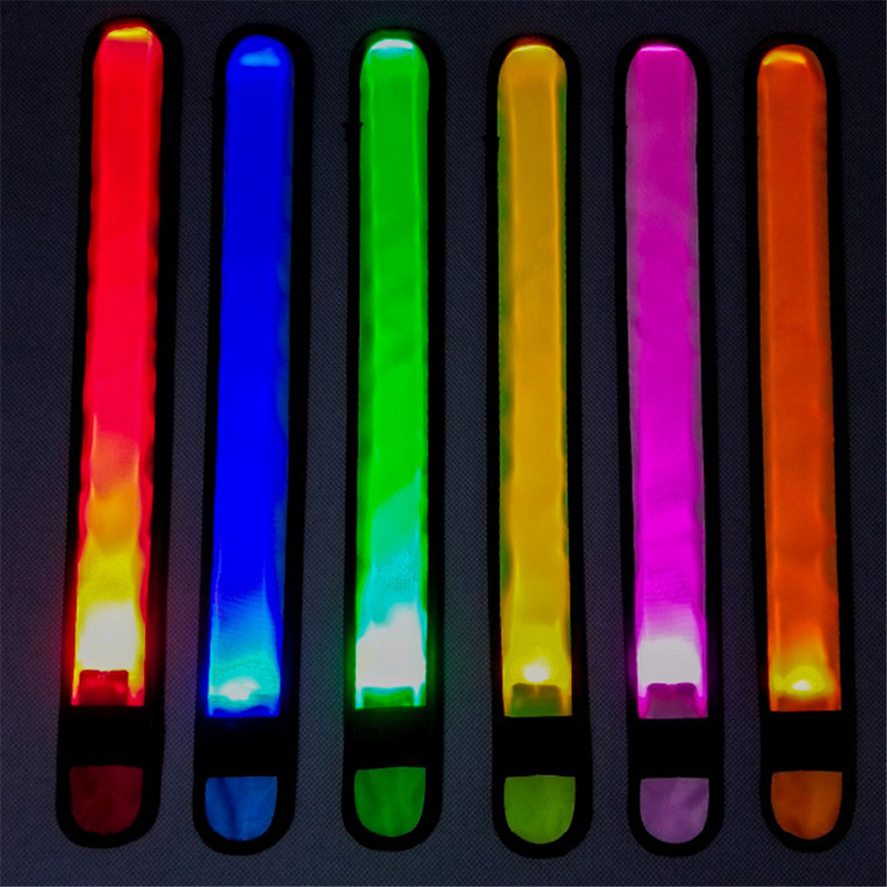 Φωτεινή ζώνη περιβραχιόνιου LED Αθλητική εξωτερική αθλητική λαμπερή λουράκι καρπού Νυχτερινή ασφάλεια Φώτα βραχιολίου που λάμπουν στο σκοτάδι Προμήθειες πάρτι