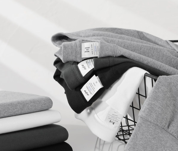 Νέο μοντέλο ανδρικής μπλούζας με οβάλ λαιμόκοψη κατάλληλη για την καθημερινότητα