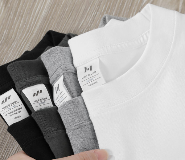 Νέο μοντέλο ανδρικής μπλούζας με οβάλ λαιμόκοψη κατάλληλη για την καθημερινότητα