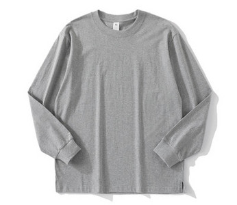 Ανδρική μπλούζα με λαιμόκοψη O και μακριά μανίκια