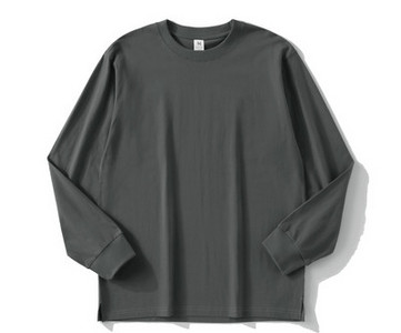 Ανδρική μπλούζα με λαιμόκοψη O και μακριά μανίκια