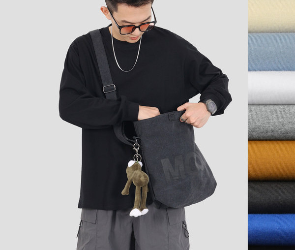 Ανδρική μπλούζα με λαιμόκοψη O και μακριά μανίκια