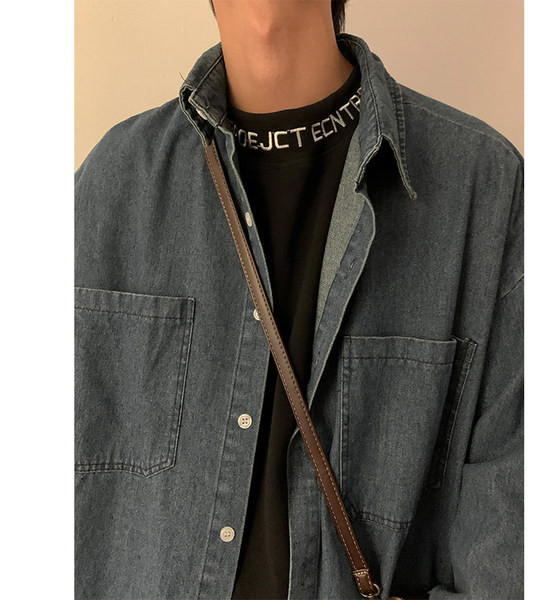 Bluză stilată pentru bărbați, cu decolteu oval și inscripție