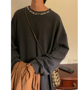 Široki model muške bluze s printom i dugim rukavima