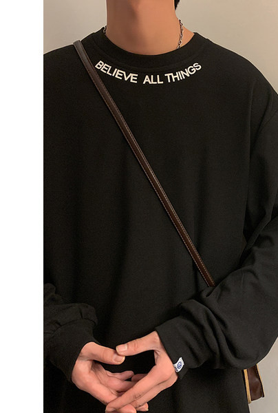 Elegantna muška bluza s dugim rukavima i izvezenim natpisom