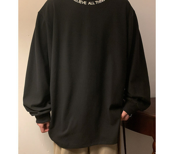 Elegantna muška bluza s dugim rukavima i izvezenim natpisom