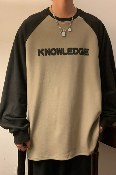 Kevadine prindi ja ovaalse kaelusega meeste pluus