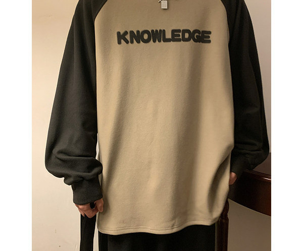 Kevadine prindi ja ovaalse kaelusega meeste pluus