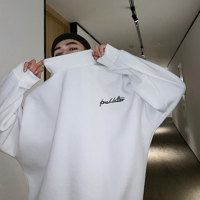 Široki model muške bluze s polo kragnom i izvezenim natpisom