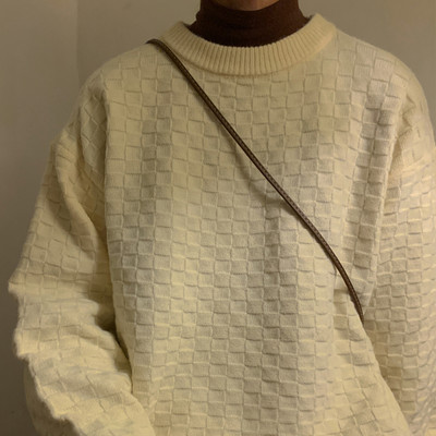 Ανδρική μπλούζα με οβάλ λαιμόκοψη και λεπτή πλέξη