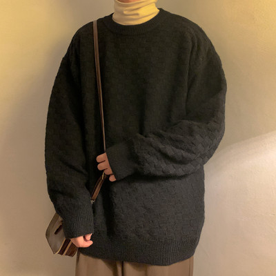 Ανδρική μπλούζα με οβάλ λαιμόκοψη και λεπτή πλέξη