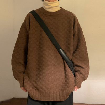 Ανδρική μπλούζα με οβάλ λαιμόκοψη και λεπτή πλέξη