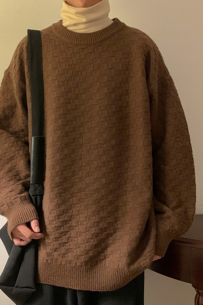 Ανδρική μπλούζα με οβάλ λαιμόκοψη και λεπτή πλέξη